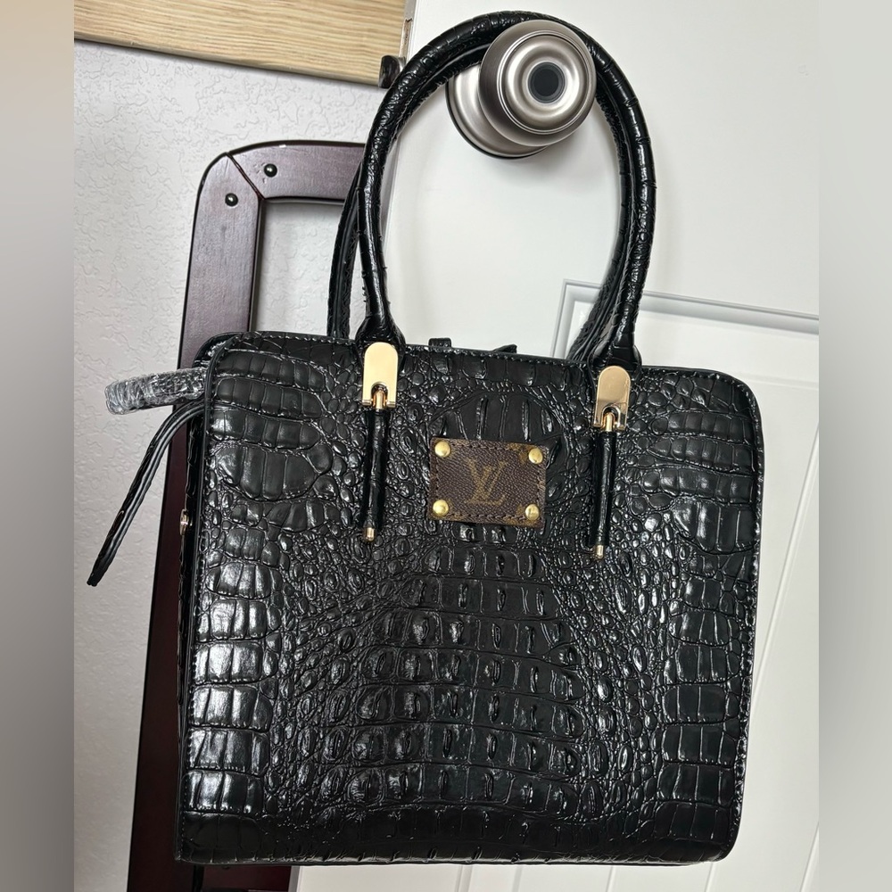 Re-purposed LV 2 in 1 Snake skin Kelli Bag & wristlet